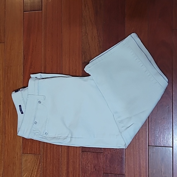 Talbots size 8 Capri jeans. - Picture 10 of 12
